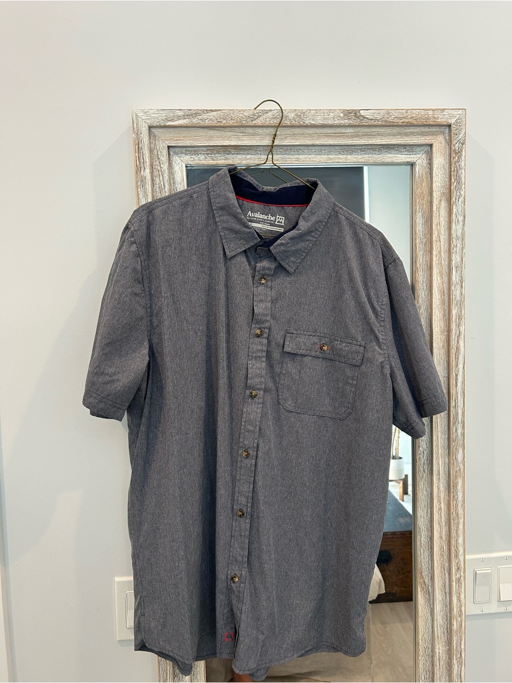Avalanche Men's Short-Sleeve Button-Down Shirt in Charcoal